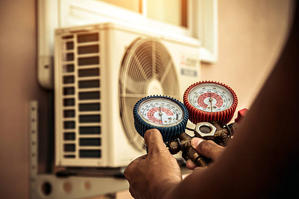 Professional Hvac Installation technician working in Manvel, TX